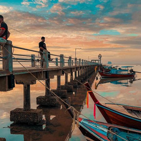 เกาะลิบงซันไรส์ โฮมสเตย์ Koh Libong Sunrise Homestay Экстерьер фото